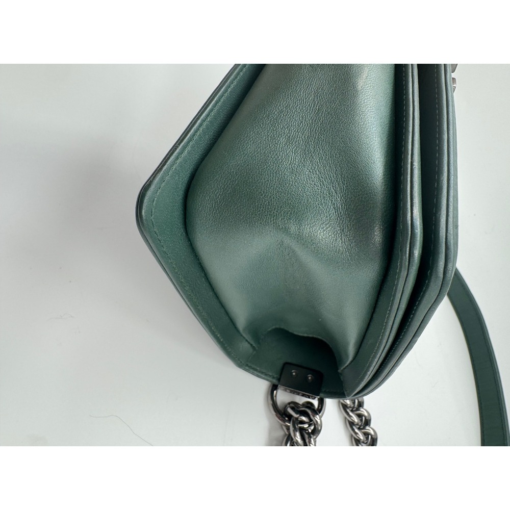 Chanel Boy Bag Medium Green Lizard Leather Gunmetal Hardware Series 22 2016 - Picture 5 of 6